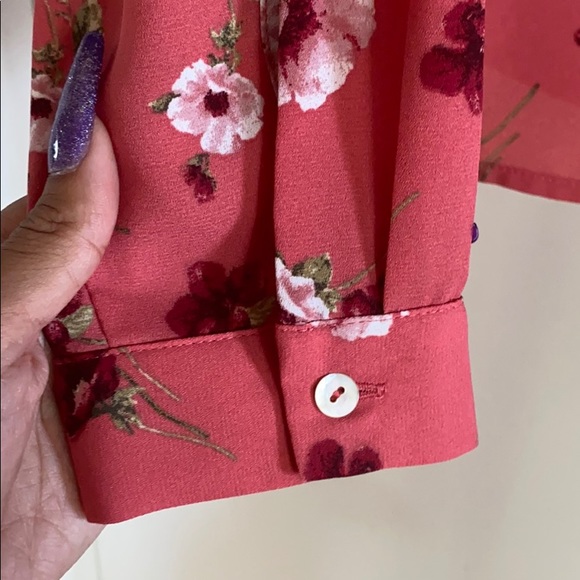 FLORAL BUTTON UP WITH POCKETS NWT - Picture 5 of 8